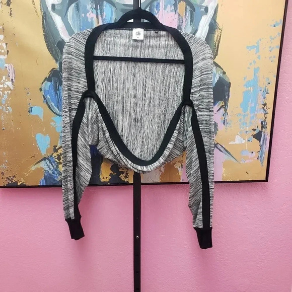 CAbi Style 3103 Horizontal Shrug - Picture 1 of 5